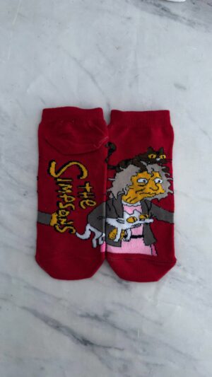 Señora de los gatos fondo Rojo Soquete